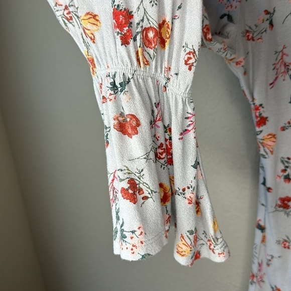 Lucky Brand Surplice Neckline Floral Long Sleeve Boho Top Size Medium - Picture 4 of 9